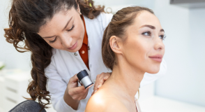 Dermatolog